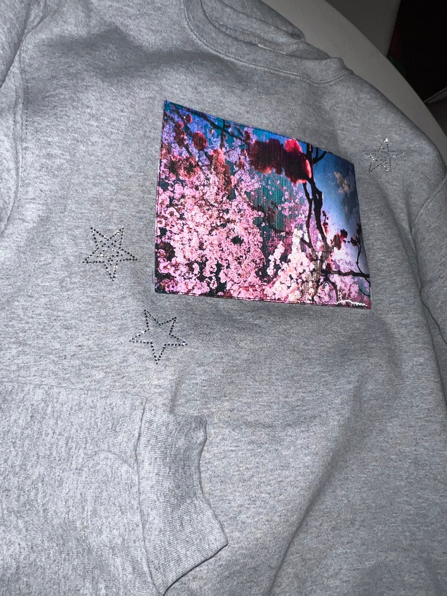 sudadera gris cherry